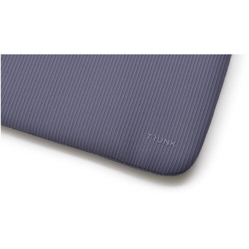 Trunk-Ribbed-Velvet-Pocket-Sleeve-MB-Pro-14-M5-Pro-2026-Blauviolett-08.jpg