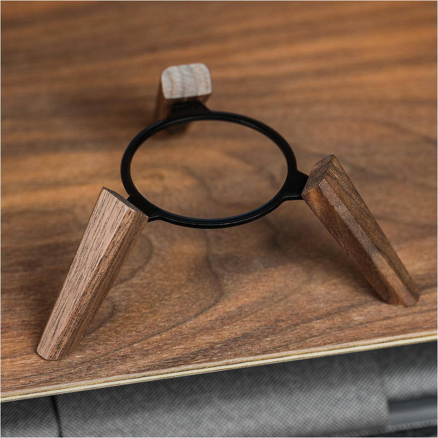 Balolo-Tripod-Holzstativ-fuer-Apple-HomePod-mini-Nussbaum-05.jpg Balolo-Tripod-Holzstativ-fuer-Apple-HomePod-mini-Nussbaum-05.jpg