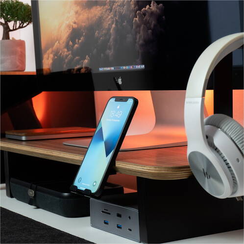 Balolo-Cockpit-Handy-Halter-Halterung-Jet-Black-04.jpg Balolo-Cockpit-Handy-Halter-Halterung-Jet-Black-04.jpg