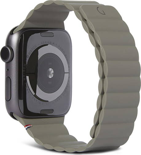 Decoded-Silikonarmband-Magnetic-Traction-fuer-Apple-Watch-38-40-41-mm-Oliv-02.jpg