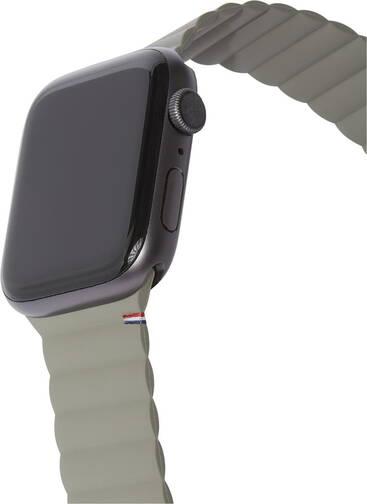 Decoded-Silikonarmband-Magnetic-Traction-fuer-Apple-Watch-38-40-41-mm-Oliv-03.jpg