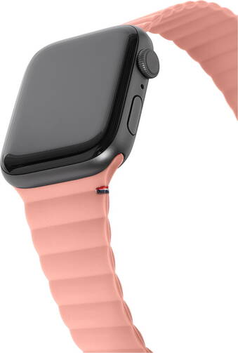 Decoded-Silikonarmband-Magnetic-Traction-fuer-Apple-Watch-38-40-41-mm-Peach-03.jpg