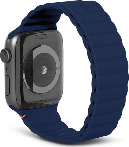Decoded-Silikonarmband-Magnetic-Traction-fuer-Apple-Watch-38-40-41-mm-Navy-01.jpg