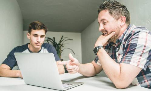 Zur Vermittlung von Medienkompetenz durch Lehrpersonen oder Eltern an Kinder gibt es viele Möglichkeiten.