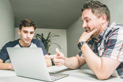 Zur Vermittlung von Medienkompetenz durch Lehrpersonen oder Eltern an Kinder gibt es viele Möglichkeiten.