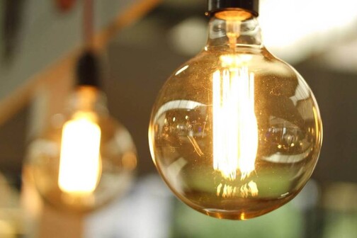 LED Leuchten verbrauchen weniger Strom als Glühbirnen.