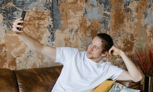 Social Media Sucht kann sich negativ auf die Gesundheit auswirken.