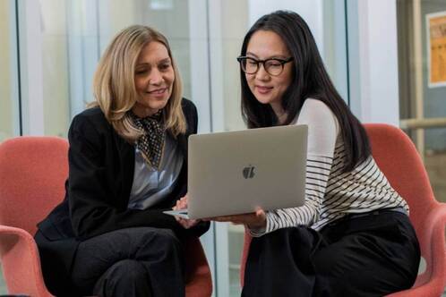 Ein Coaching hilft Lehrpersonen, Digitale Medien im Unterricht zu etablieren.