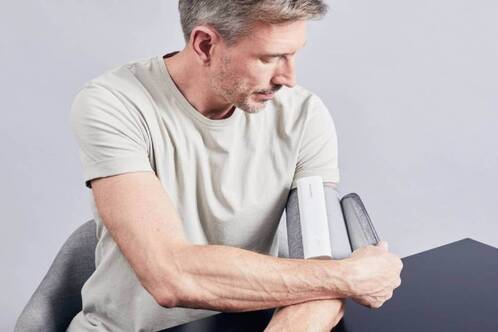 Wer zu Bluthochdruck tendiert, sollte regelmässig eine Messung durchführen.