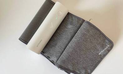 Die Manschette des Blutdruckmessgeräts von Withings liegt angenehm auf der Haut.