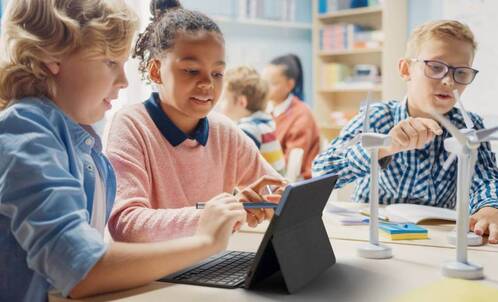 Logitech-Crayon im Bildnerischen Gestalten in der Schule einsetzen zusammen mit iPad
