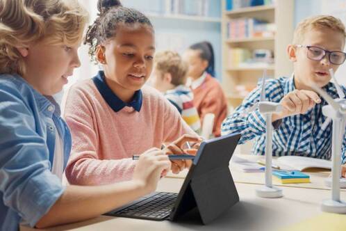 Logitech-Crayon im Bildnerischen Gestalten in der Schule einsetzen zusammen mit iPad