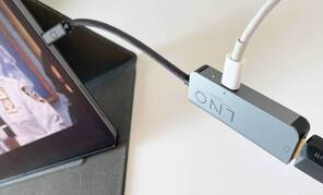Um iPad zu laden und zeitgleich einen Beamer zu nutzen, setze den LINQ Adapter ein. Der HDMI-Adapter von LINQ kann auch für iPad verwendet werden.