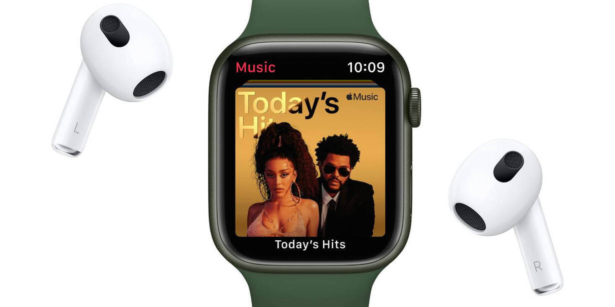 Auch mit der Apple Watch ist eine Nutzung der AirPods praktisch. Die AirPods lassen sich mit der Apple Watch verbinden.