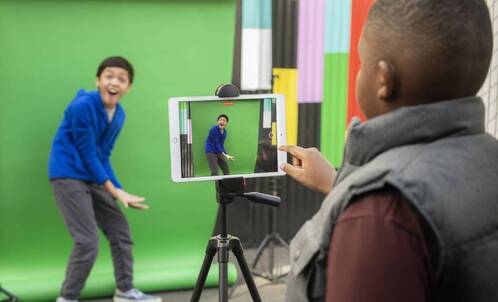 Kinder lernen mit BYOD schnell neue Sachen mit dem eigenen Gerät.