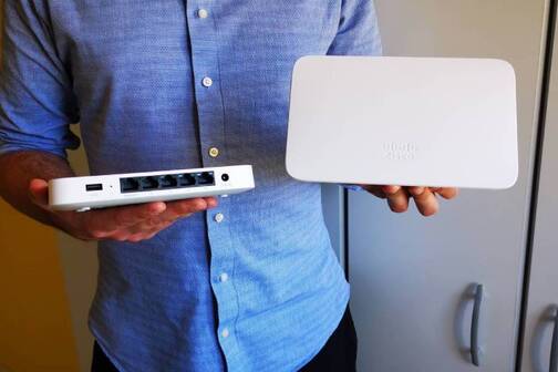 Khaell Niederheitmann präsentiert die Netzwerklösung Meraki Go. Meraki Go ist ein Produkt aus dem Hause Cisco.