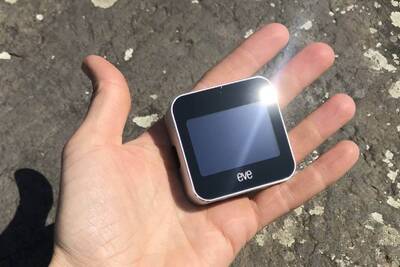 Die smarte Wetterstation ist klein und handlich. Eve Weather ist klein und handlich.