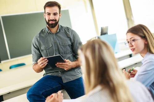 Fortbildung für Lehrpersonen zu digitalen Medien