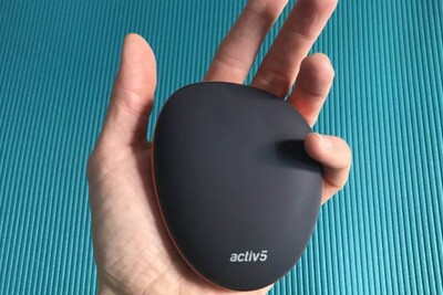 Das Activ5 Trainingsgerät passt in eine Handfläche.