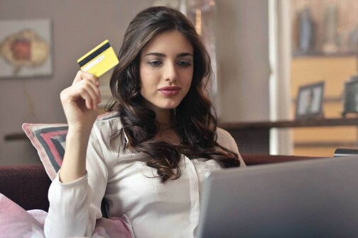 Gib deine Kreditkartendaten nur in vertrauenswürdigen Online-Shops an. 