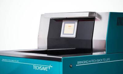 Dank Techsave kann DQ Solutions Flüssigkeitsschäden bei viele Geräten beheben. Techsave ist eine Waschmaschine zur technischen Gerätereinigung.