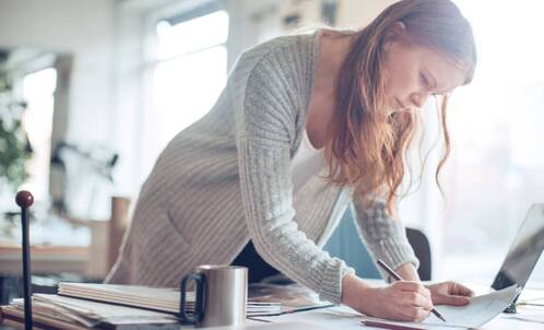 Generation Z mag flexible Arbeitsplätze. Das wird möglich durch Apple Geräte.