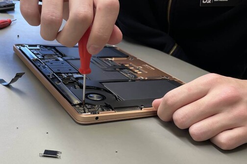 MacBook Reparatur mit Originalteilen bei DQ Solutions