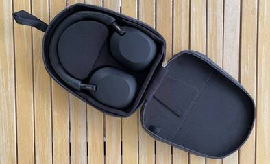 Sony WH-1000XM5 mit praktischem Case