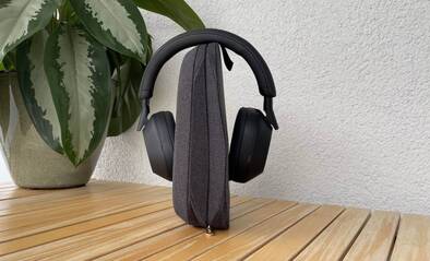 Das schmale Case des Sony Kopfhörers ist praktisch.