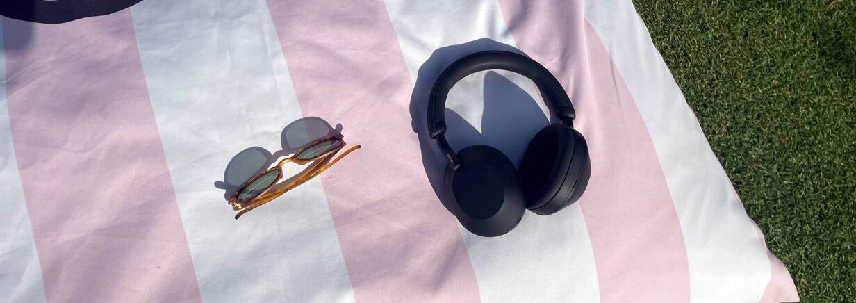 Auch zum chillen an der Sonne eignet sich der Sony Kopfhörer. Der Sony Kopfhörer WH-1000XM5 ist ein idealer Begleiter.
