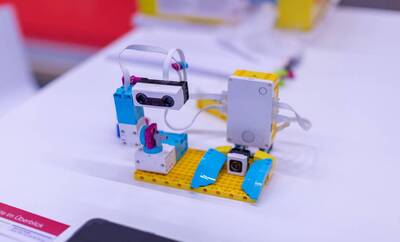 Einen Roboter programmieren lernen Schulungen für Lehrpersonen bei DQ Solutions