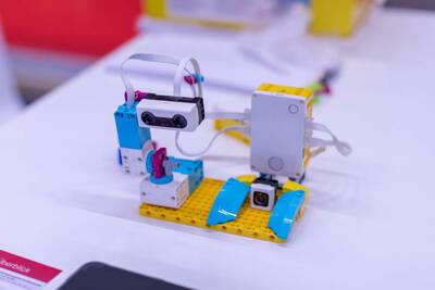 Einen Roboter programmieren lernen Schulungen für Lehrpersonen bei DQ Solutions