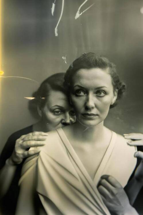 KI-generiertes Bild von zwei Frauen 