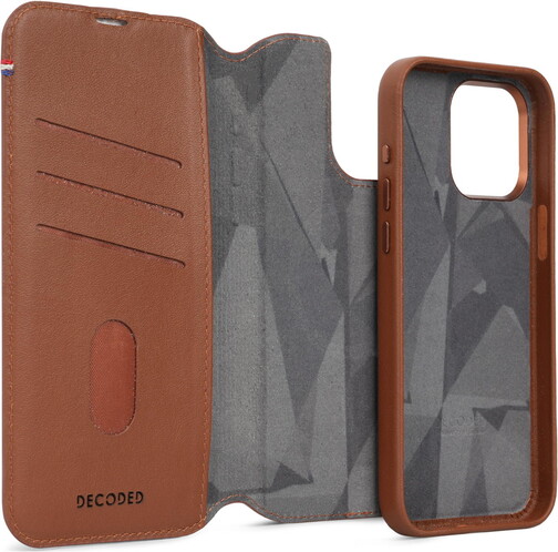 Decoded-Leder-Wallet-2-in-1-mit-MagSafe-iPhone-15-Pro-Braun-03.jpg