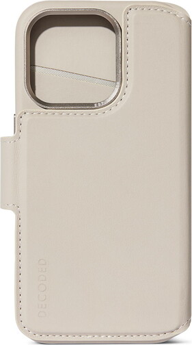 Decoded-Leder-Wallet-2-in-1-mit-MagSafe-iPhone-15-Pro-Clay-04.jpg