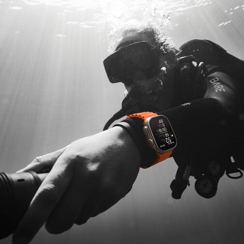 Apple-Watch-Ultra-2-49-mm-Titan-Silbergrau-Trail-Loop-M-L-Gruen-Grau-06.jpg