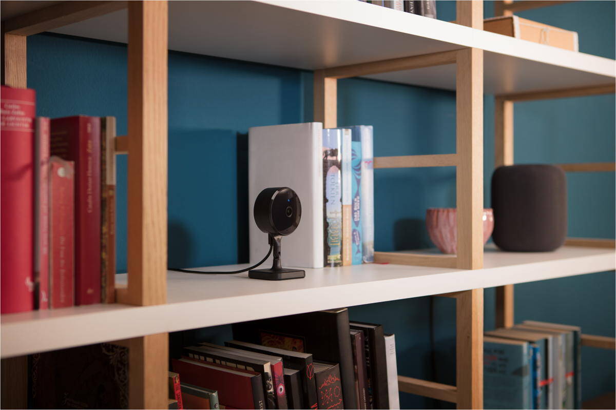 Eve-Kamera-Cam-Smarte-Innenkamera-Homekit-Schwarz-07.jpg Eve-Kamera-Cam-Smarte-Innenkamera-Homekit-Schwarz-07.jpg