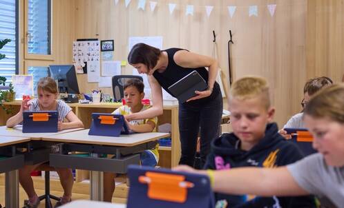 Nadine beim Coaching im Klassenzimmer