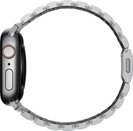 Nomad-Titanium-Armband-fuer-Apple-Watch-42-44-45-49-mm-Silber-02.jpg