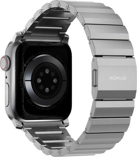 Nomad-Titanium-Armband-fuer-Apple-Watch-42-44-45-49-mm-Silber-03.jpg