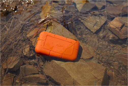 LACIE-2-TB-Rugged-SSD-Orange-06.