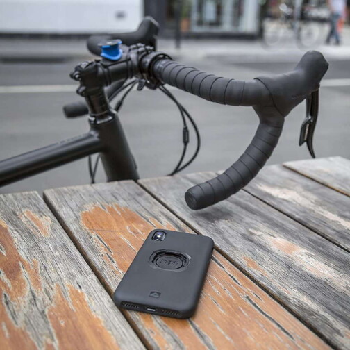 Quad-Lock-Backcase-iPhone-Xr-Schwarz-02.