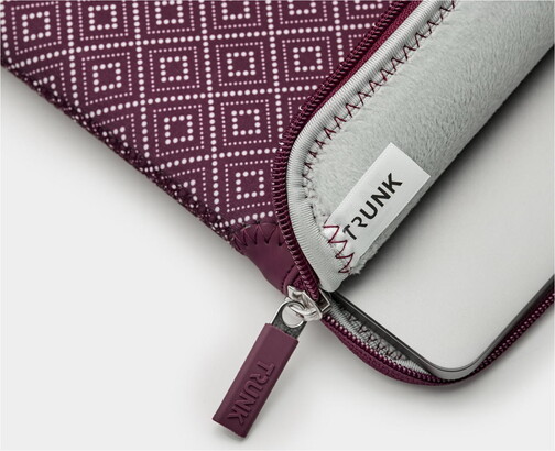Trunk-Neopren-Sleeve-MB-Air-13-ab-2018-MB-Pro-13-2016-2022-mit-USB-C-Weinrot-02.jpg