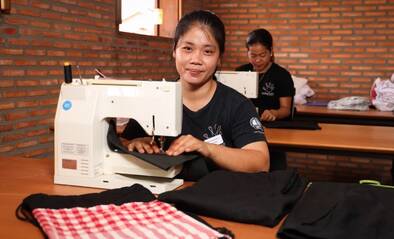 Eine Näherin bei Smiling Gecko