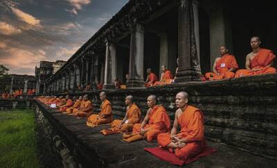 Eine Gruppe buddhistischer Mönche in Tempel Buddhistische Mönche in Kambodscha