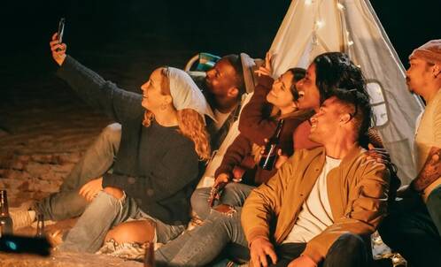 Halte Fotos mit Freunden in deinem digitalen Tagebuch fest 