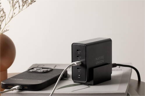Native-Union-GaN-Dual-140-W-USB-C-Power-Adapter-Schwarz-02.jpg Native-Union-GaN-Dual-140-W-USB-C-Power-Adapter-Schwarz-02.jpg