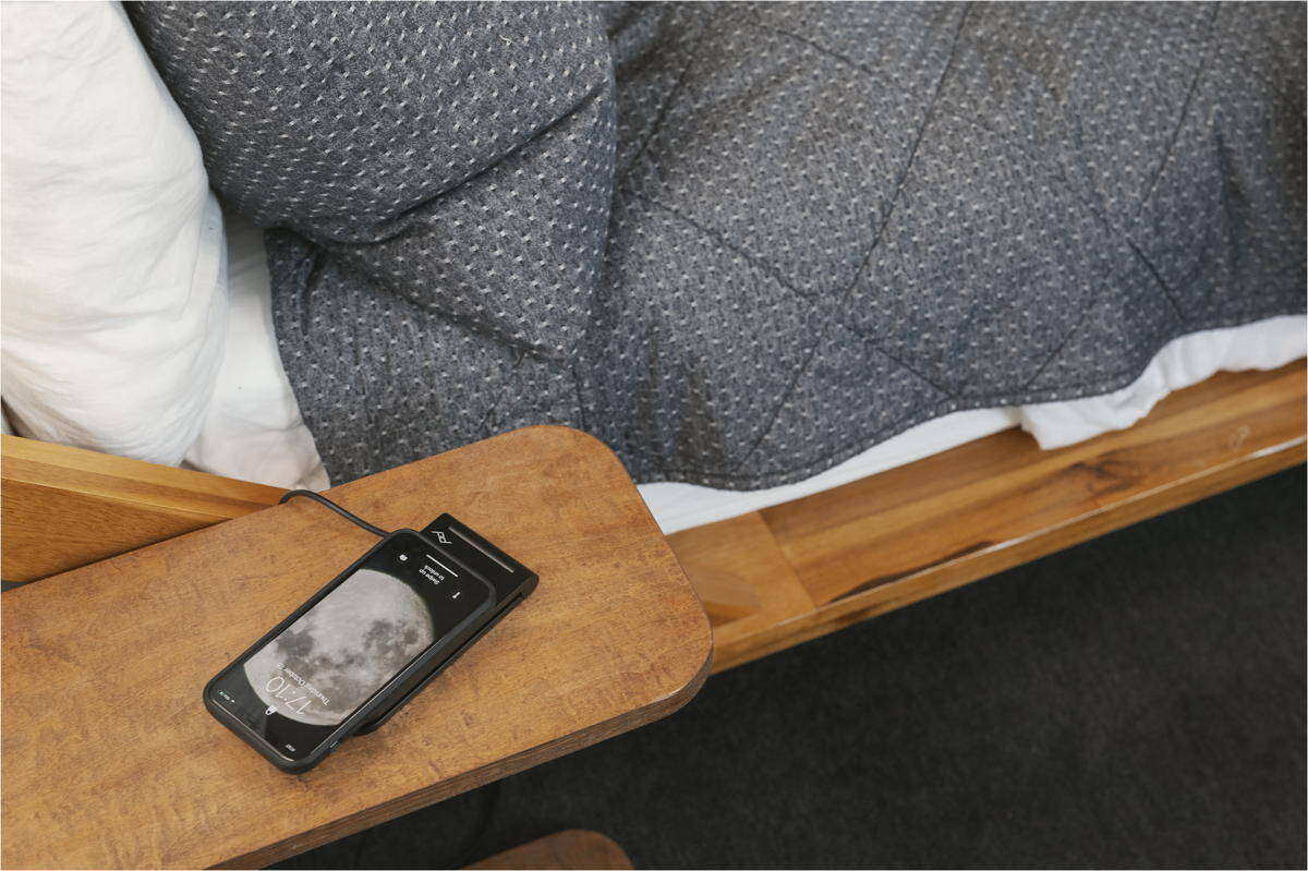Peak-Design-Mobile-Wireless-Charging-Stand-Halterung-Schwarz-07.jpg Peak-Design-Mobile-Wireless-Charging-Stand-Halterung-Schwarz-07.jpg