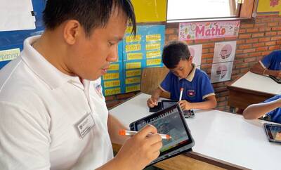 DQ Solutions unterstützt Lehrpersonen im Hilfswerk Smiling Gecko Auch Lehrpersonen sind begeistert von den iPad im Klassenzimmer