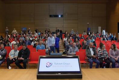 Eintreffen und Platz finden für die ersten Keynotes